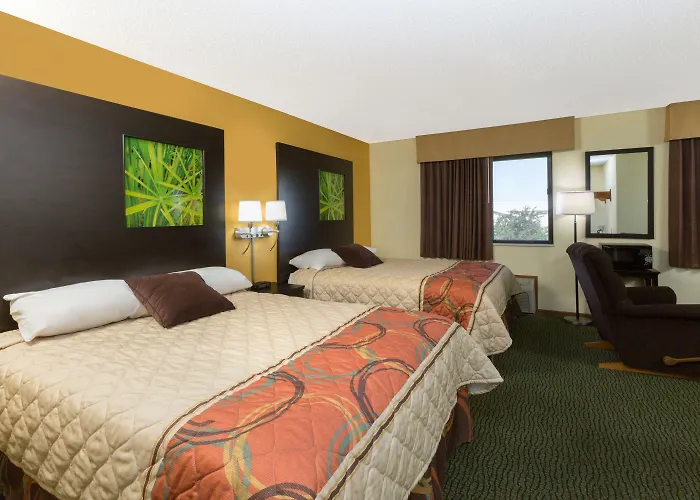 Super 8 By Wyndham Perry Ia