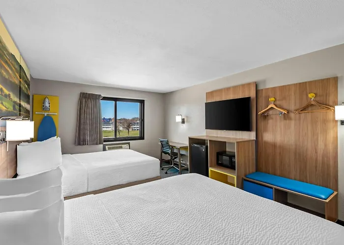 Days Inn & Suites By Wyndham Des Moines Airport